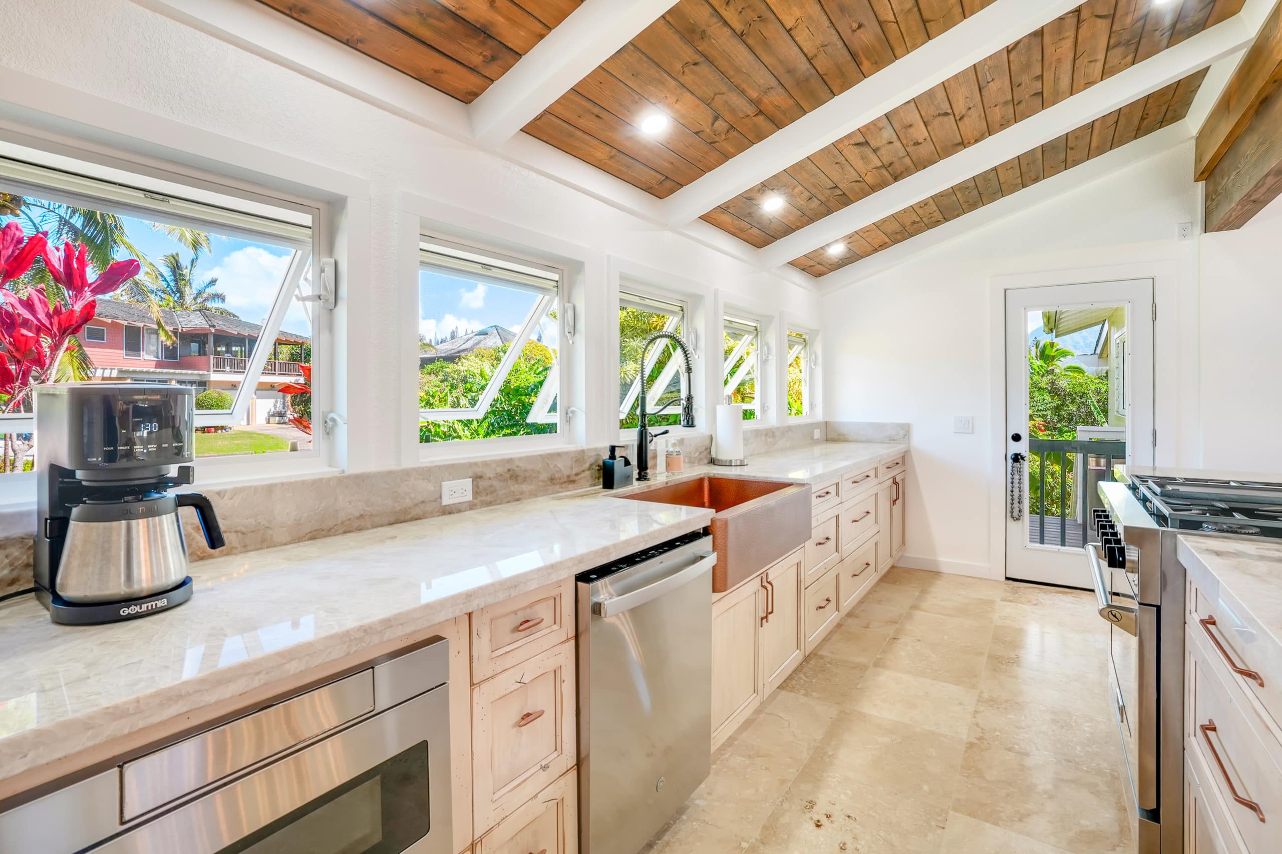 Home in Princeville · ★5.0 · 3 bedrooms · 5 beds · 3.5 baths - Image 9