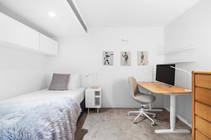 Breathtaking Bondi Beach Views gallery image 5