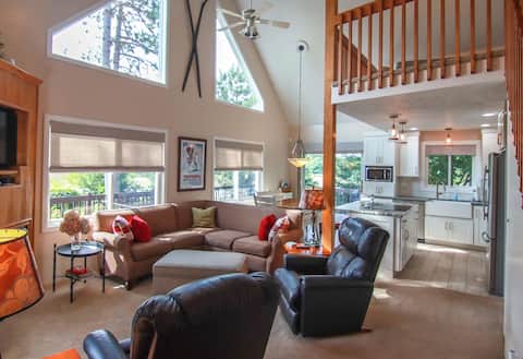 4-BR, Sleeps 10, 5-Min Walk to Crystal Ski & Golf