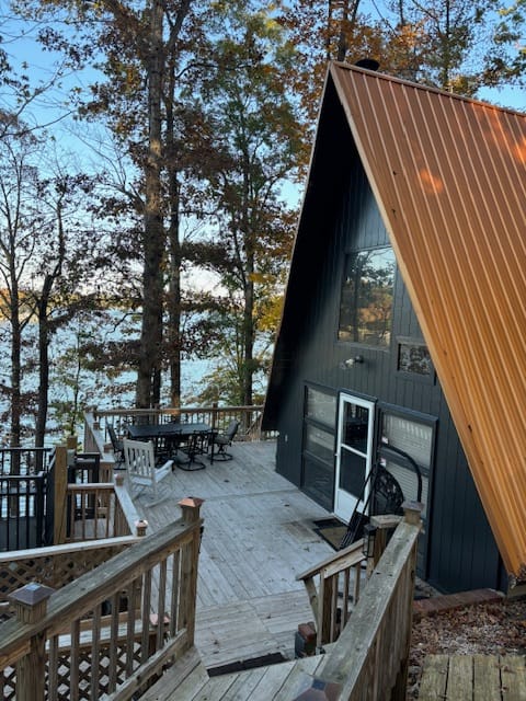 Lakefront Cottage on Lake Hyco