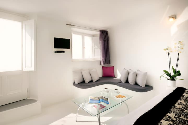 Thea Cave Suite With Private Terrace And Hot Tub - Santorini