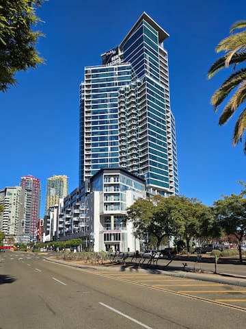 Apartment In Downtown San Diego