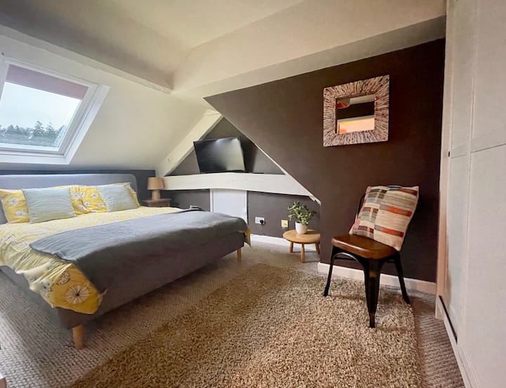 The king-size bedroom on the first floor has original beams, a wardrobe, smart TV