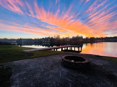 Lake Tapps Dock House on the Bankers Island