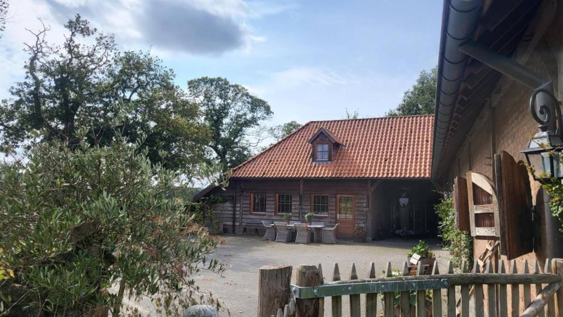 Detached cottage