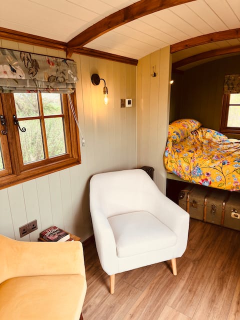 Top performing Airbnb: Tewkesbury Marina Shepherds hut in Tewkesbury