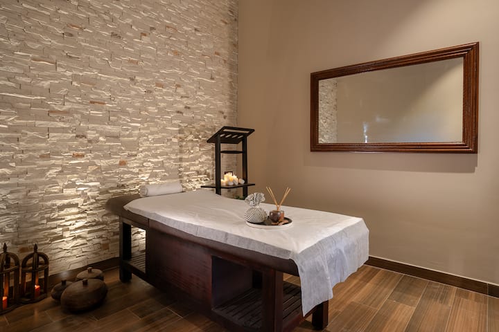 Full bathroom 1 image 1