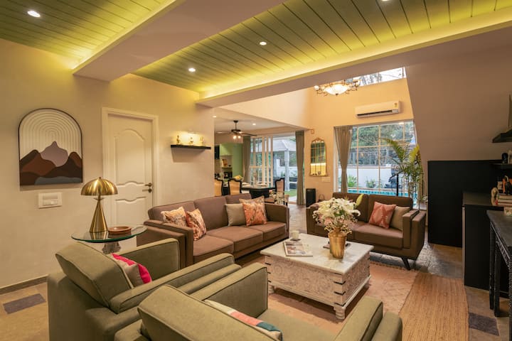Living room image 7
