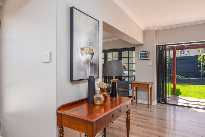 Modern Retreat in Somerset West gallery image 5