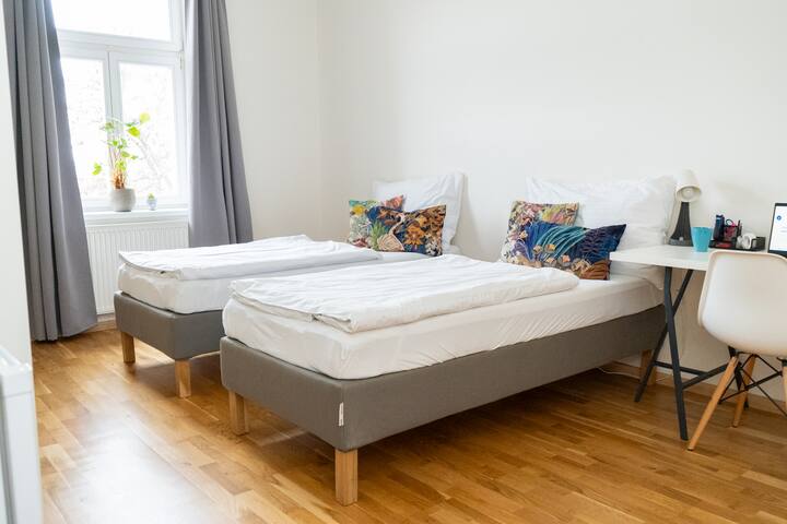 5 bedrooms for 10 persons- 4 bathrooms and kitchen gallery image 4