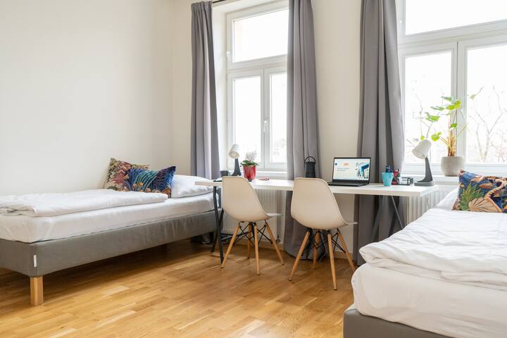 5 bedrooms for 10 persons- 4 bathrooms and kitchen gallery image 2