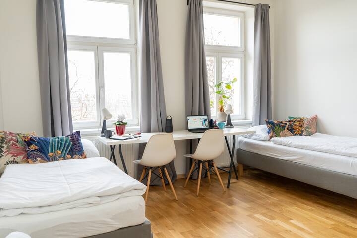 5 bedrooms for 10 persons- 4 bathrooms and kitchen gallery image 3