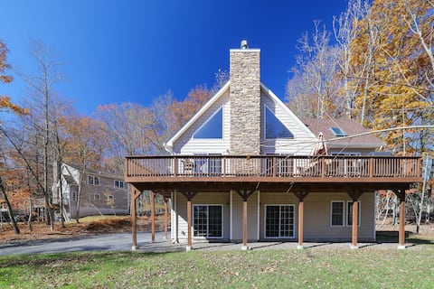 Poconos 6 bdrm 4 bath very spacious with firepit