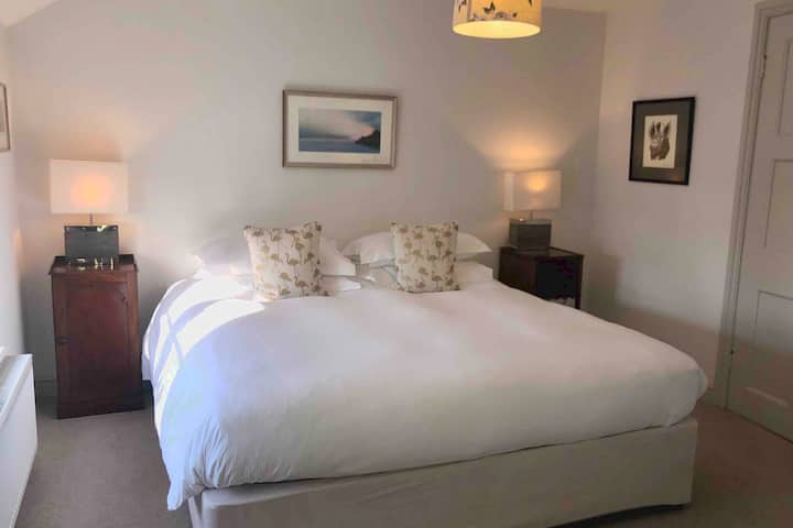 Otra vista del dormitorio principal.