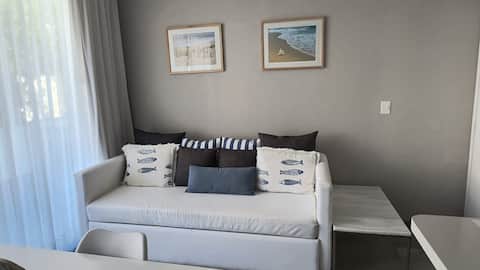 Anuncio de Airbnb popular: Beautiful 2 Amb-Balcony. 2 A/C. Garage. A meter from the beach en Partido De Pinamar