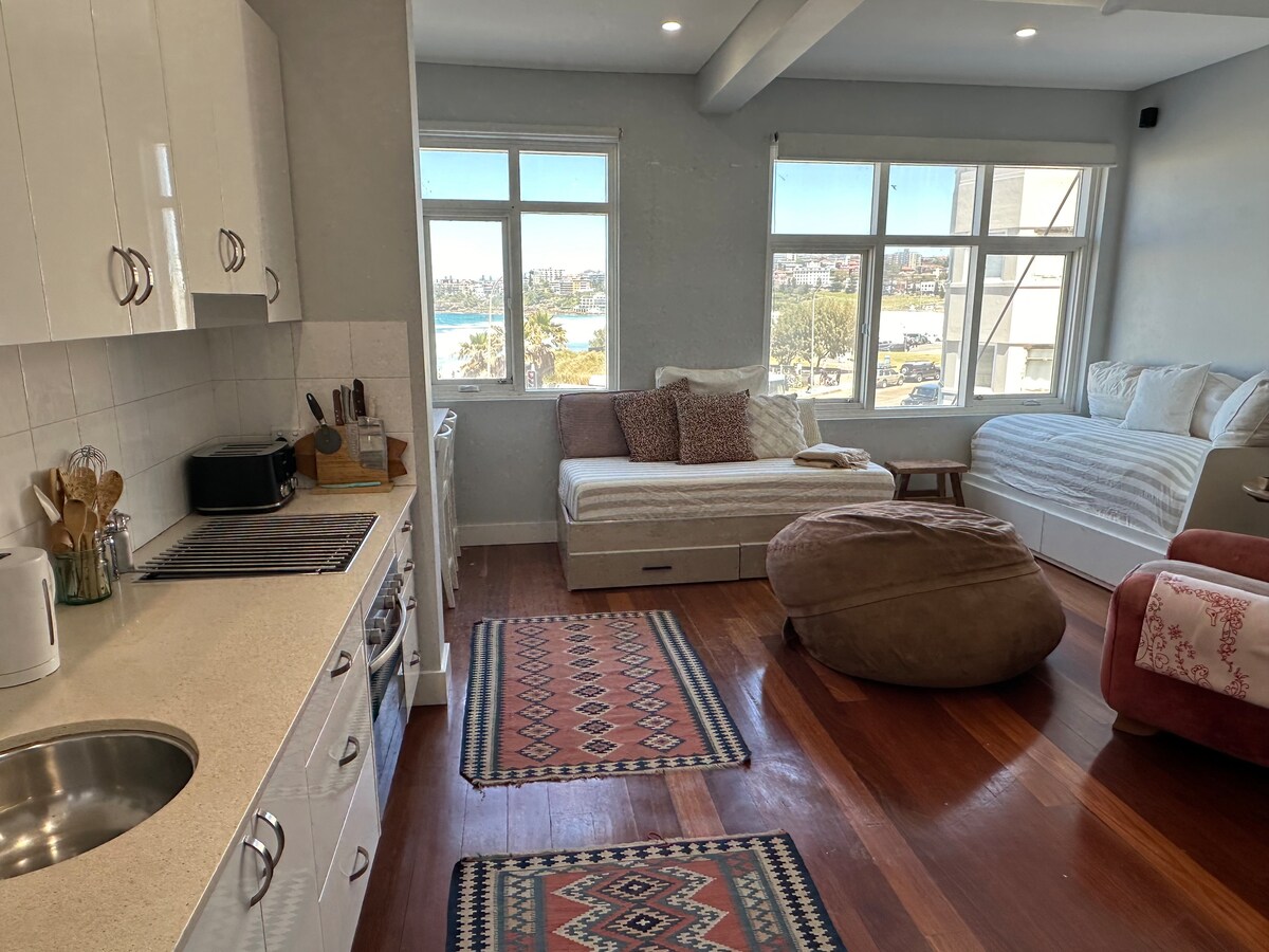Top performing Airbnb: Bondi Postcard #6 - Bondi Beach front row in North Bondi