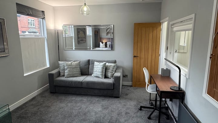 Entire Spacious Duplex Flat - Leicester
