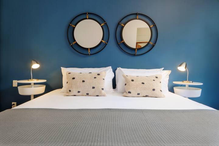 Premium 2BR Duplex w/Terrace in Iconic Building gallery image 5