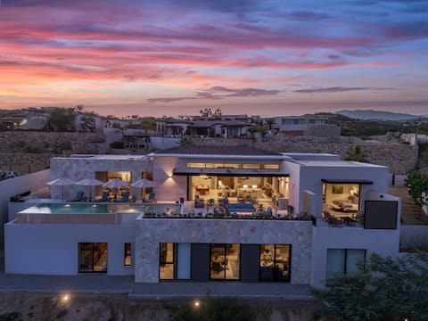 Modern & Stylish 6BR Villa at Querencia
