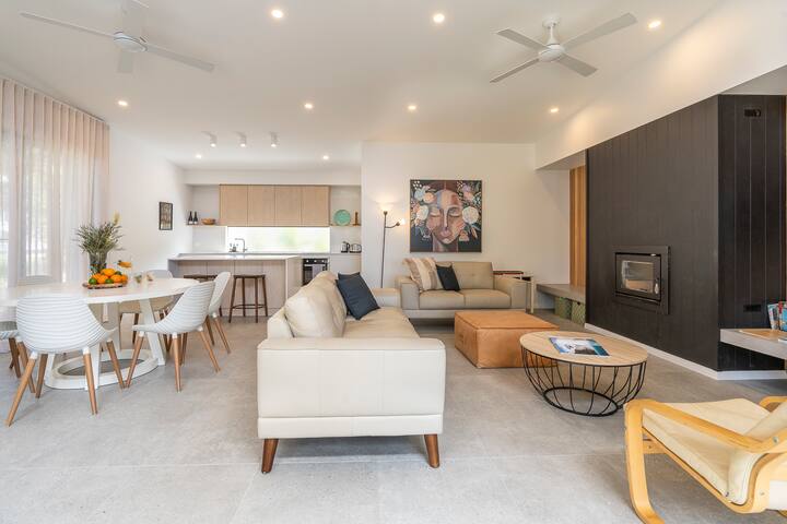 Barrels – Boomerang Beach gallery image 3