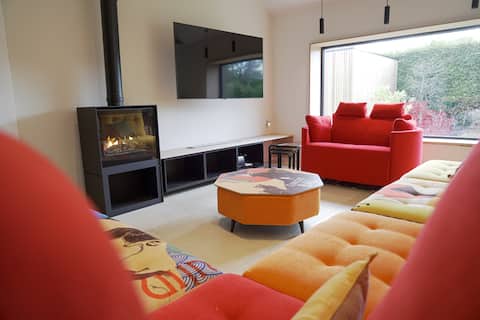 Abacus, cottage on the edge of the woods, on the edge of the fields