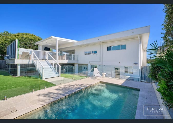 Lighthouse Beach Coastal Bliss