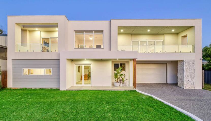 Lighthouse Beach Coastal Bliss gallery image 2