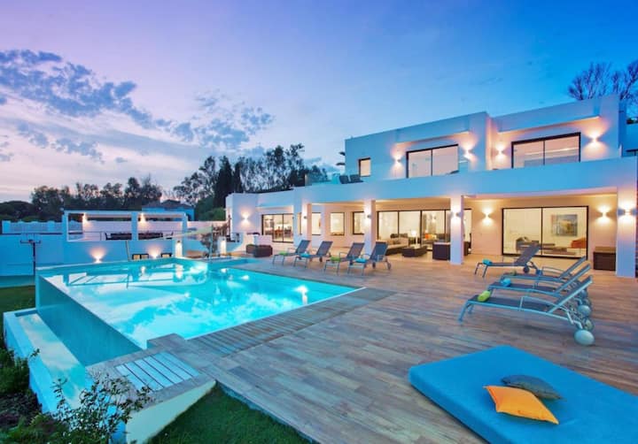Contemporary Beach-side Villa - Marbella