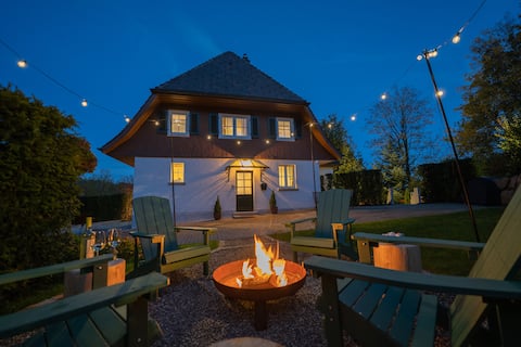 Black Forest Lodge with jacuzzi & outdoor sauna