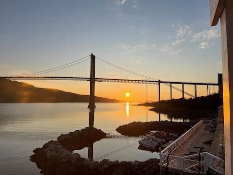 Sjøhus with amazing views