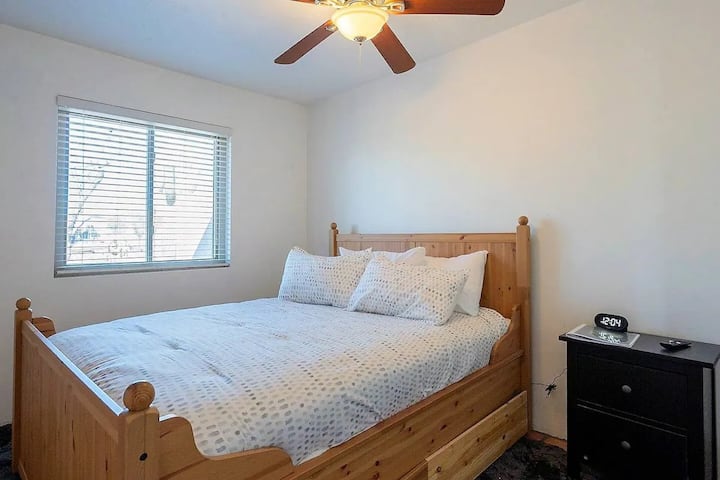 ห้องพัก 1 (เตียงควีนไซส์)