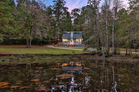 Couples Forest Getaway w/Pond