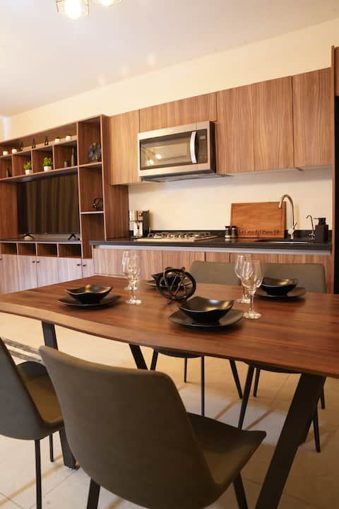 Elegant, modern and new, overlooking the TSM