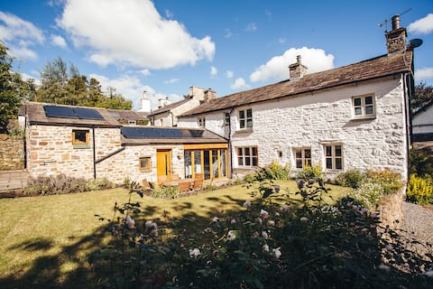 The Methodist Manse Cottage up to 7 beds 4 bathrms