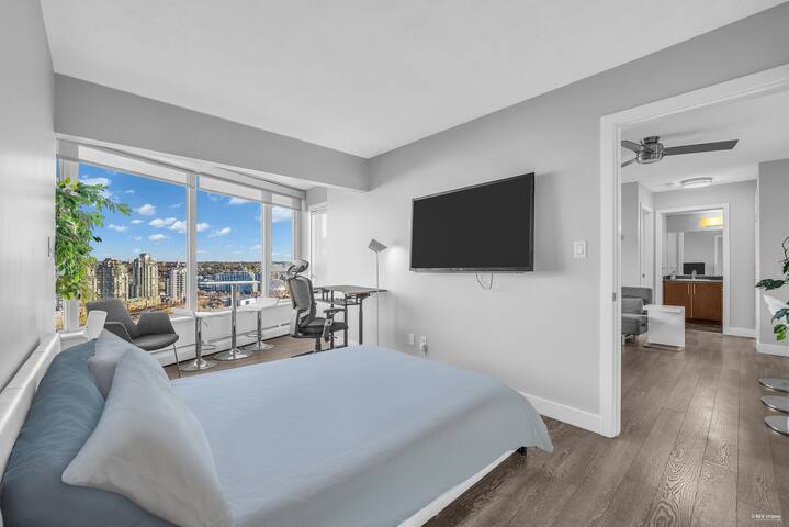 ~Vibrant 2BR Condo in the Heart of Vancouver gallery image 4