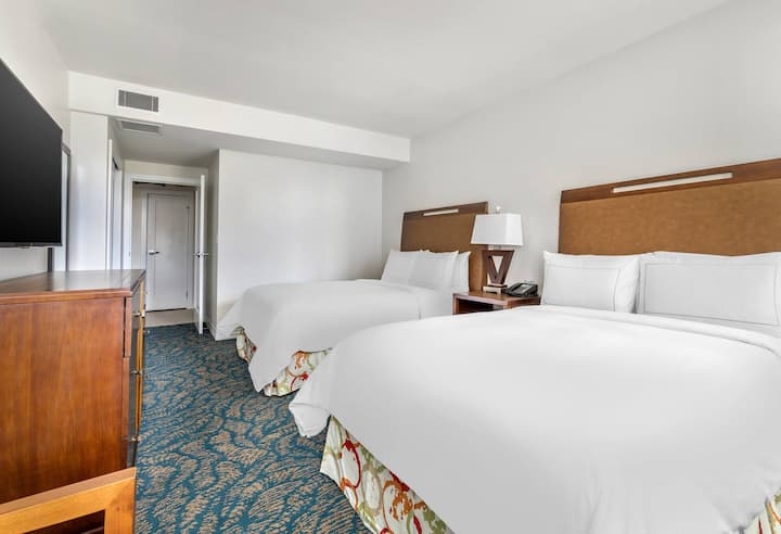 საძინებელი 2: 2 ორადგილიანი საწოლი, 2 ერთადგილიანი საწოლი ან 1 საწოლი 193×203 სმ