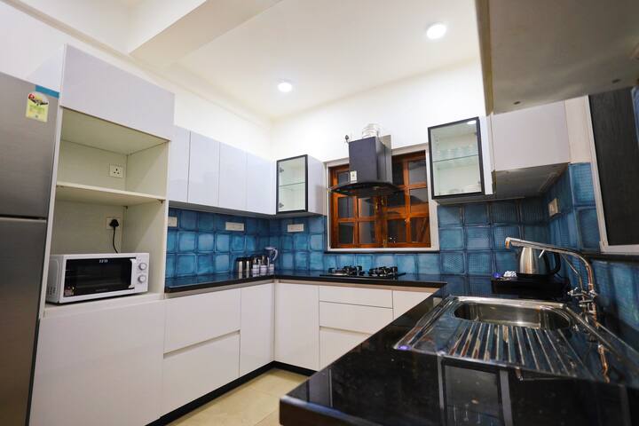 Full kitchen image 1