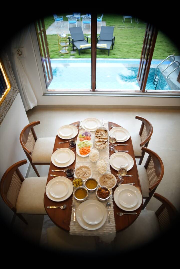 Dining area image 2