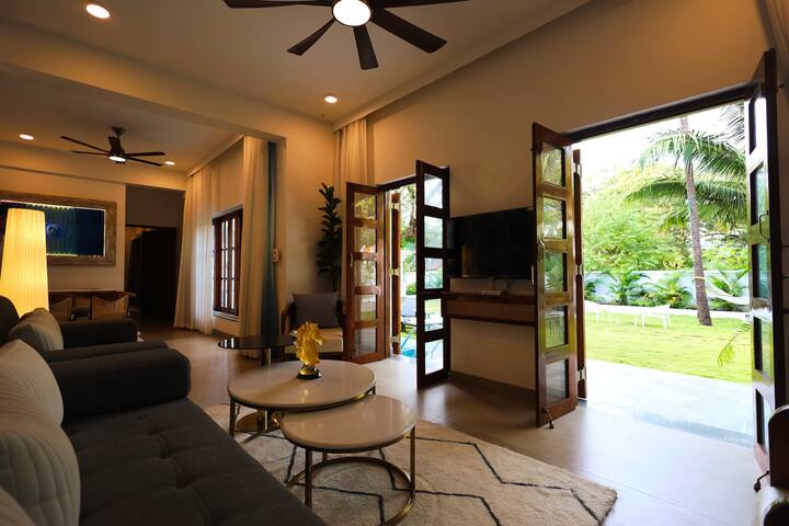 Living room image 7