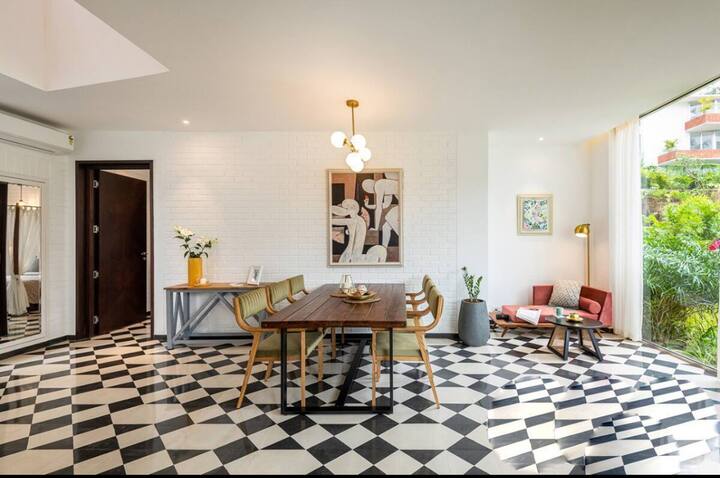 Dining area image 2