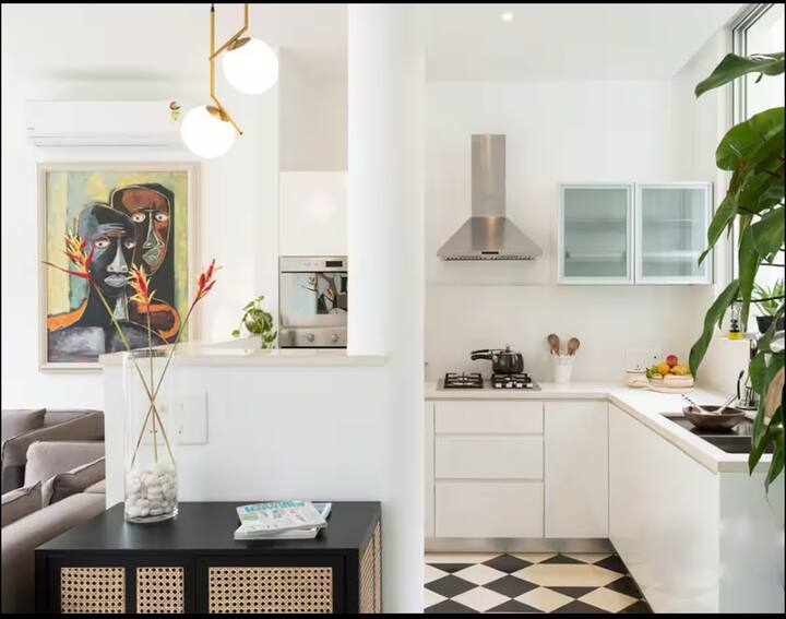 Full kitchen image 1
