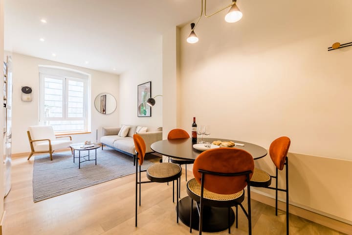 Bartolome Suite: 1 min from La Concha Beach