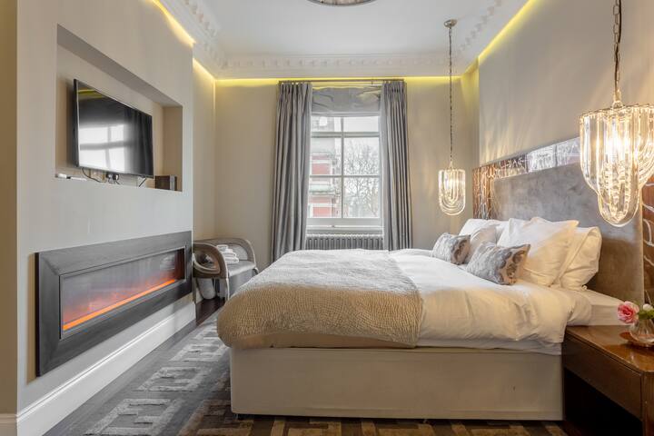 3 bedroom luxury flat in Hyde Park gallery image 4