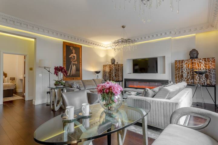 3 bedroom luxury flat in Hyde Park gallery image 2