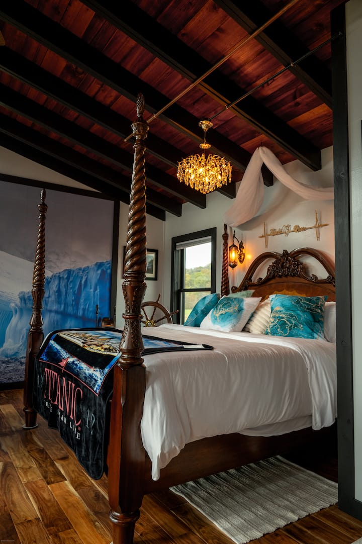 Ship of Dreams Treehouse | Hot Tub | Riverfront - Treehouses for