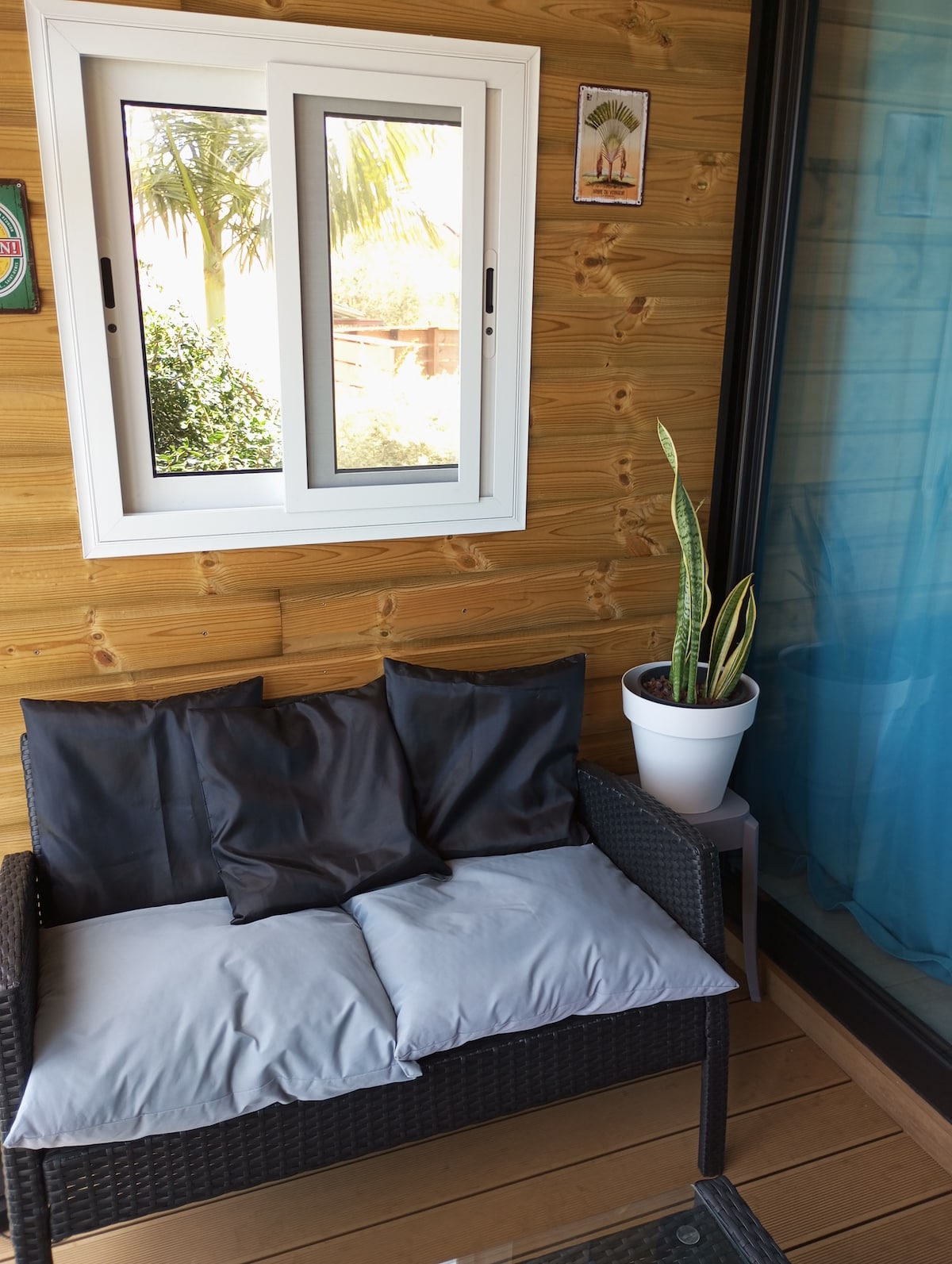 Anuncio de Airbnb popular: Bungalow accommodation
 in Petite-île en Petite île