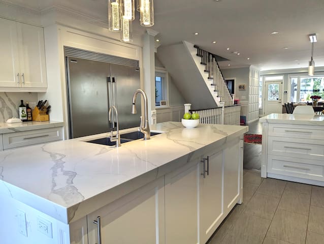 Luxury Beach House Oasis Just Steps to the Beach!