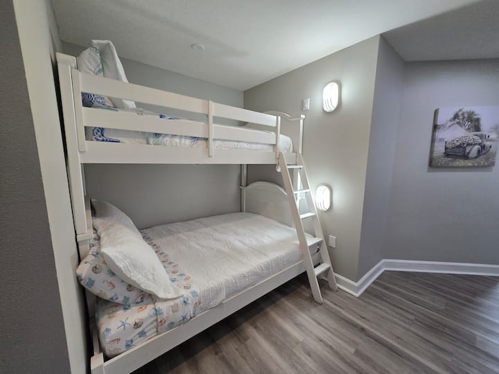bunk space in hallway alcove 