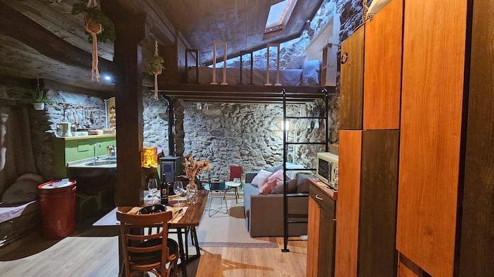 准备好沉浸在舒适的空间中，这里将是您在里贝拉萨克拉（ Ribeira Sacra ）宇宙中心的避难所。