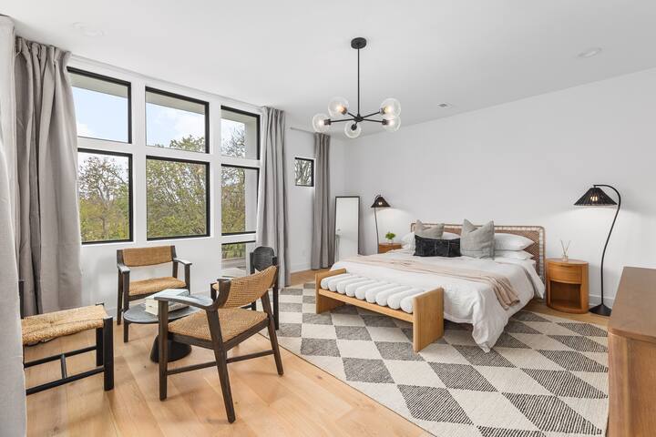 Modern Beauty in Green Hills w/ 2 Patios, Garage gallery image 4